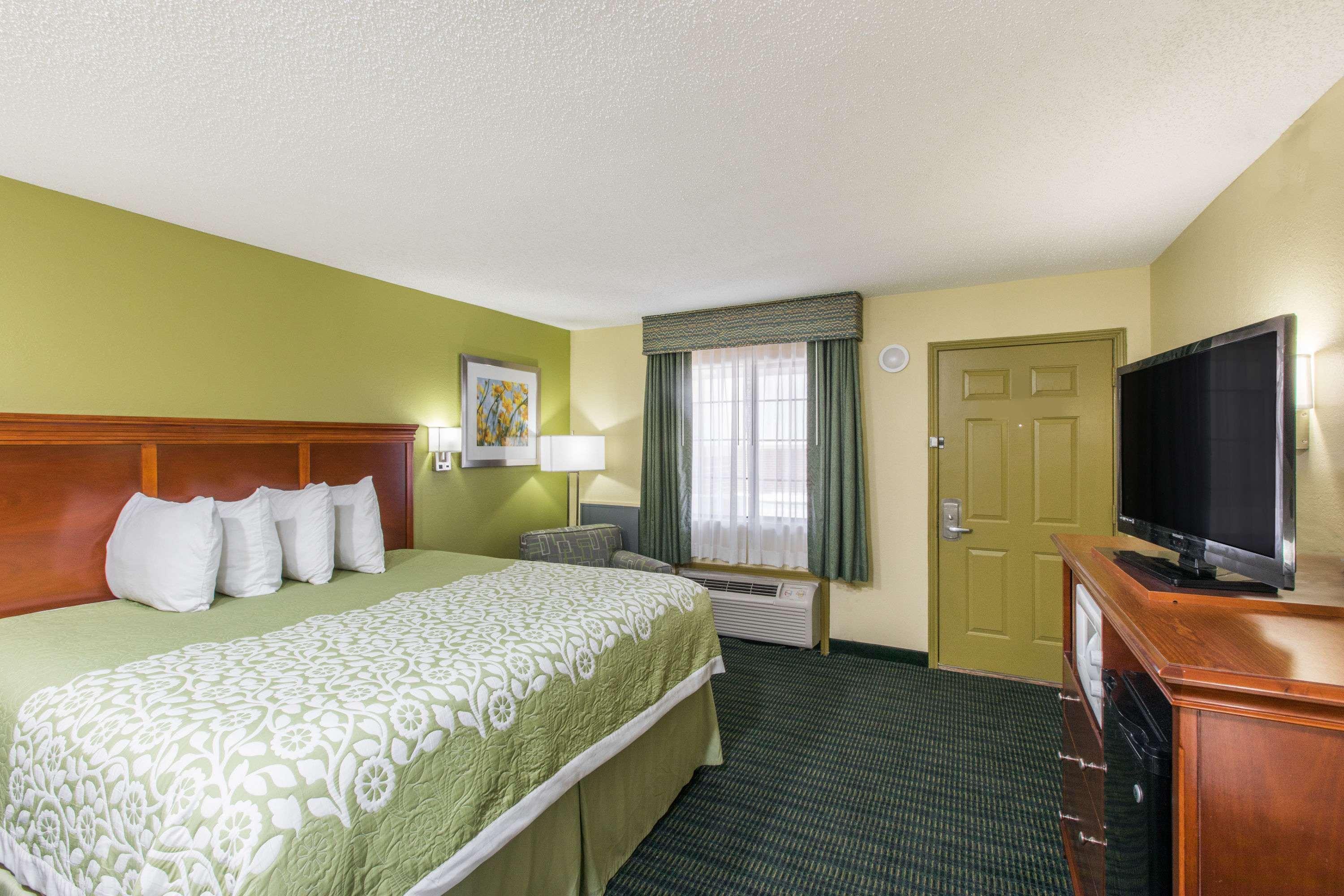 Days Inn & Suites Big Spring Exterior foto